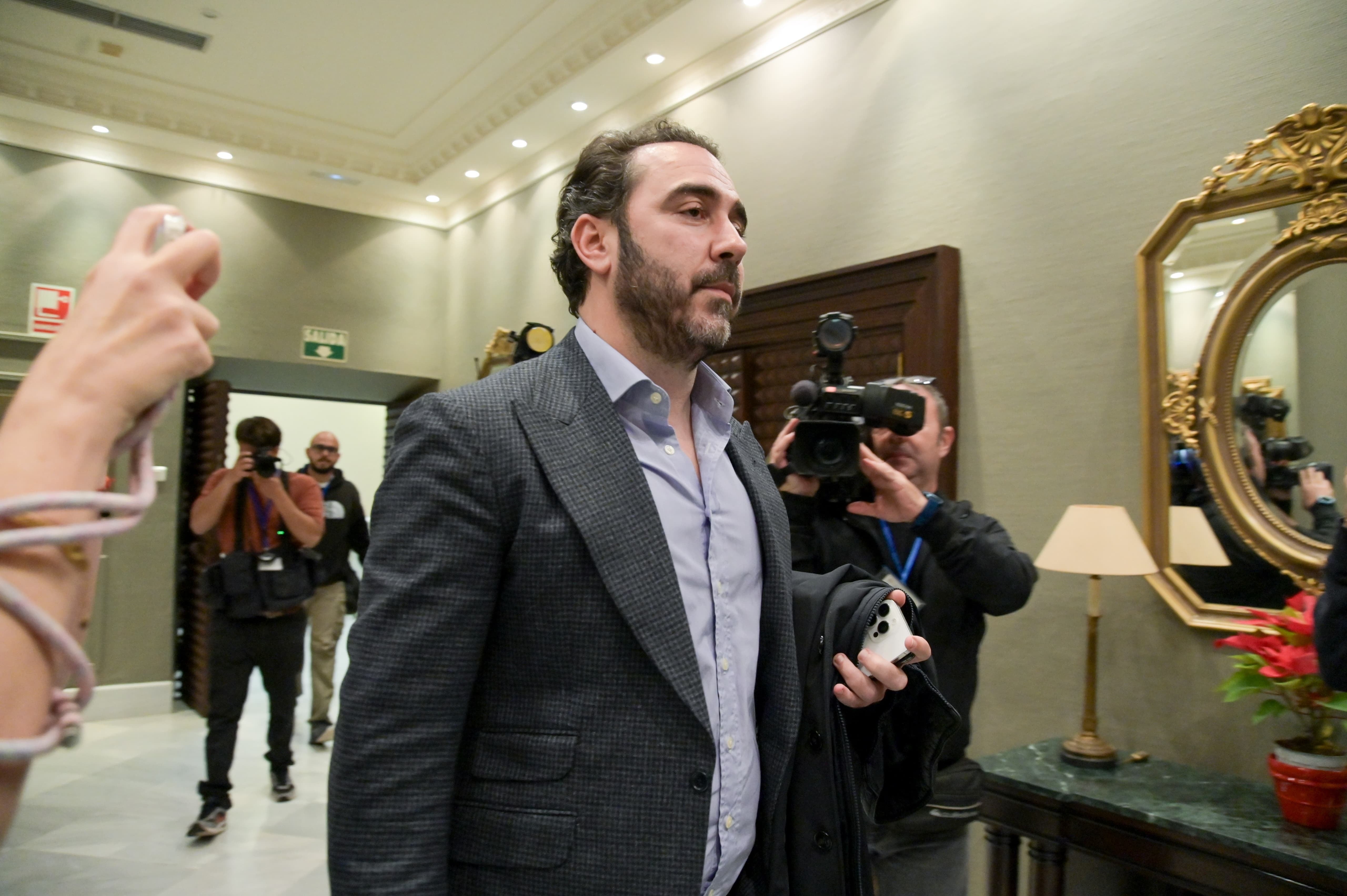 Víctor de Aldama cree que su vida está en peligro y pide al juez que le devuelva el Audi blindado Víctor de Aldama cree que su vida está en peligro y pide al juez que le devuelva el Audi blindado
