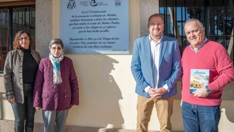 Placa 75 aniversario Escolapias de M&eacute;rida
