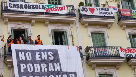 Josep, vecino de la Casa Orsola, celebra el aplazamiento de su desahucio el pasado 31 de enero Josep, vecino de la Casa Orsola, celebra el aplazamiento de su desahucio el pasado 31 de enero