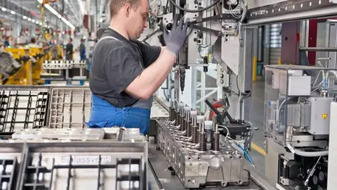 La producción industrial baja un 0,6% en diciembre en Extremadura, frente a una subida del 4,7% a nivel nacional La producción industrial baja un 0,6% en diciembre en Extremadura, frente a una subida del 4,7% a nivel nacional