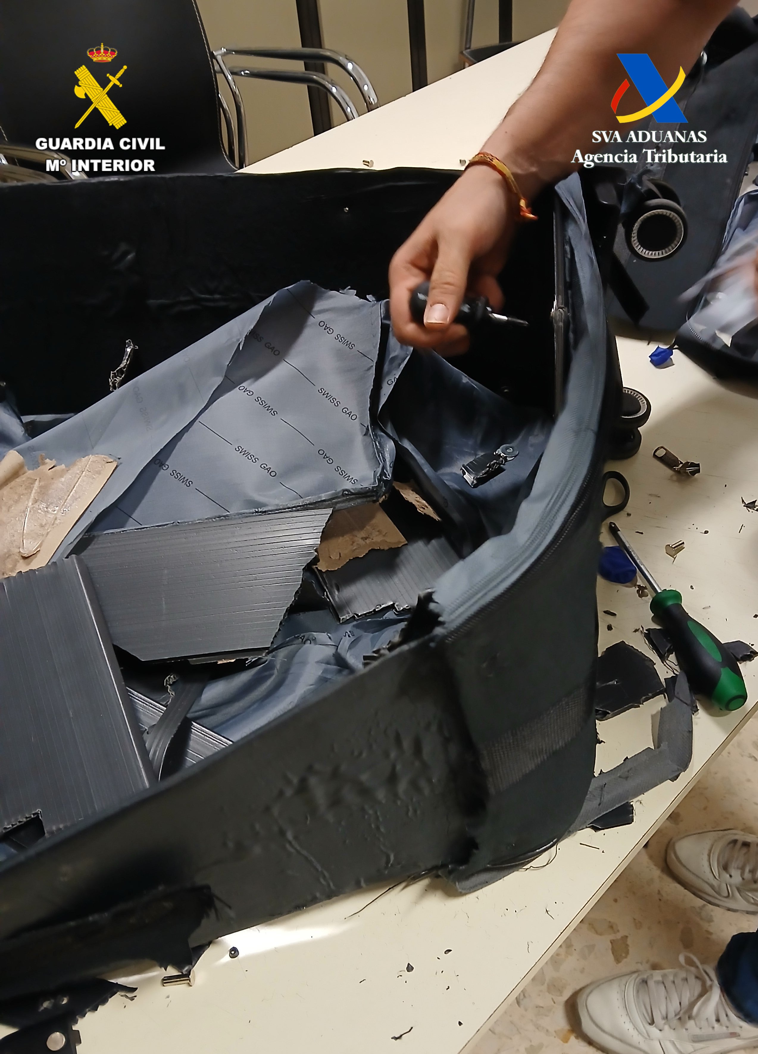 Detenida en el aeropuerto de Valencia una mujer de 21 años cuando trataba de introducir 6,3 kilos de cocaína Detenida en el aeropuerto de Valencia una mujer de 21 años cuando trataba de introducir 6,3 kilos de cocaína