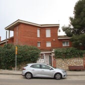 Exterior de la casa on s'ha fet l'operatiu policial