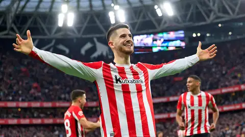 El centrocampista del Athletic Oihan Sancet celebra tras anotar su tercer tanto El centrocampista del Athletic Oihan Sancet celebra tras anotar su tercer tanto