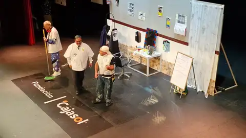 Esto está de capa caída Esto está de capa caída