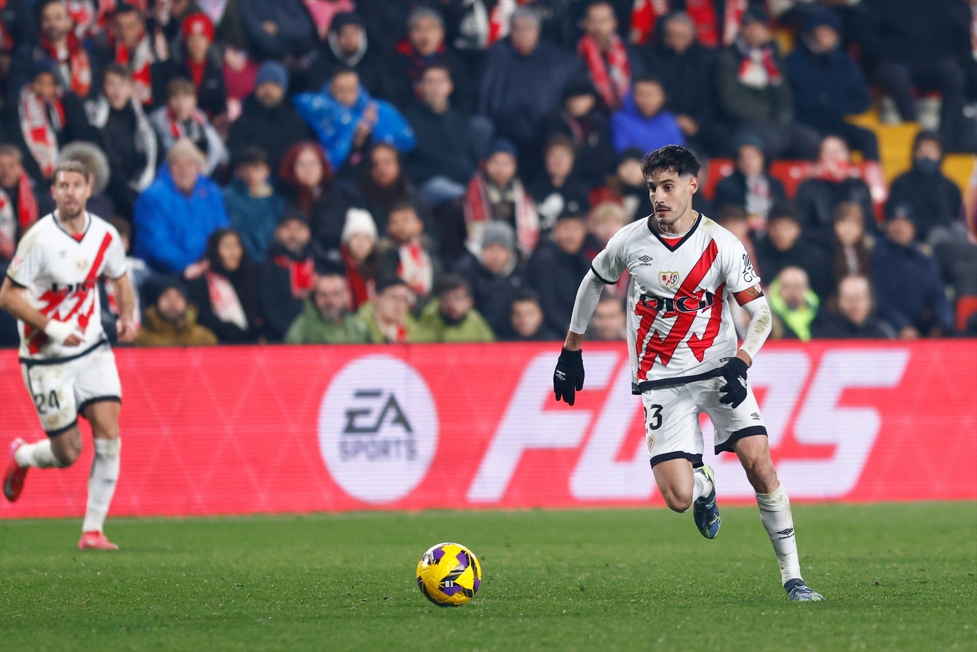 Óscar Valentín: "La permanencia para el Rayo es oro, pero el grupo tiene una mentalidad muy ambiciosa" Óscar Valentín: "La permanencia para el Rayo es oro, pero el grupo tiene una mentalidad muy ambiciosa"