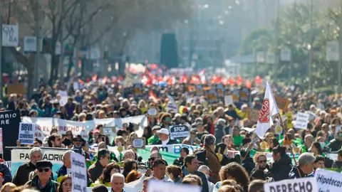Marcha convocada por Hábitat24 este domingo en Madrid para reclamar una vivienda digna y sostenible. Miles de personas marchan en Madrid por el derecho a la vivienda y contra la especulación