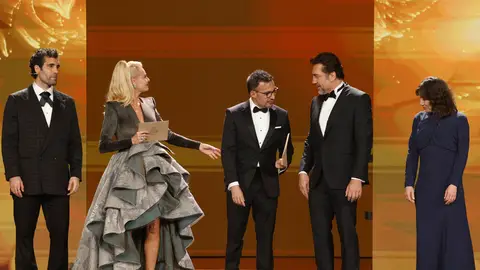 El director Alejandro Amenábar y los actores Tamar Novas, Belén Rueda, Javier Bardem y Lola Dueñas presentan el Goya a la mejor película Por qué 'La infiltrada' y 'El 47 han ganado 'ex aequo' el Premio Goya a Mejor Película