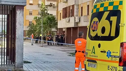 Imagen de archivo de un operativo de Emergencias en Andalucía. Detenido un hombre por asesinar a su mujer en Benalmádena