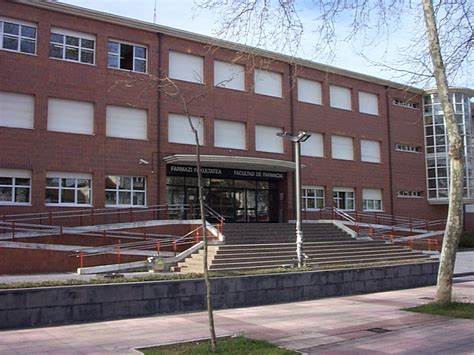El profesor investigado en Vitoria por sus mensajes denuncia suplantación de identidad El profesor investigado en Vitoria por sus mensajes denuncia suplantación de identidad