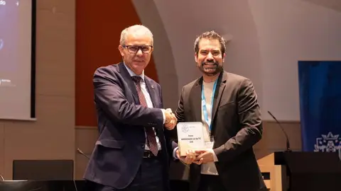 La Junta recibe un premio por el "desarrollo, despliegue y mejora" de la infraestructura de fibra óptica en Extremadura La Junta recibe un premio por el "desarrollo, despliegue y mejora" de la infraestructura de fibra óptica en Extremadura