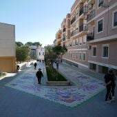 Pintura que recrea una alfombra que se ha realizado en la calle Les Estores de Crevillent.