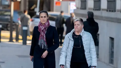 La seleccionadora Montse Tomé (izquierda) a su llegada a la Audiencia Nacional el pasado 2 de febrero La seleccionadora Montse Tomé (izquierda) a su llegada a la Audiencia Nacional el pasado 2 de febrero