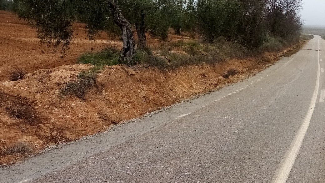 La carretera BA-012 de Almendralejo a Arroyo de San Serván se cortará al tráfico este lunes y hasta el viernes así permanecerá La carretera BA-012 de Almendralejo a Arroyo de San Serván se cortará al tráfico este lunes y hasta el viernes así permanecerá