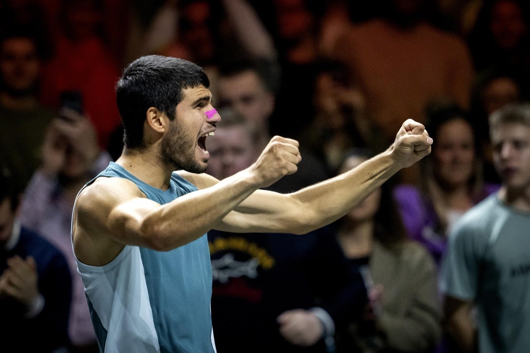 Alcaraz logra en Rotterdam su primer título bajo techo Alcaraz logra en Rotterdam su primer título bajo techo