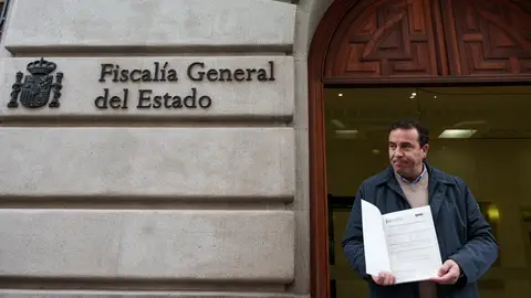El representante de CSIF, Francisco Lamas, presenta una denuncia ante la Fiscalía General del Estado El representante de CSIF, Francisco Lamas, presenta una denuncia ante la Fiscalía General del Estado