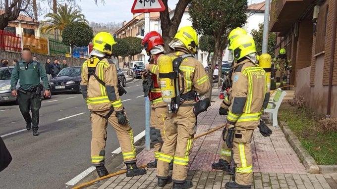 Fin de semana con 3 incendios en viviendas dejaban 2 fallecidos en Castilblanco, 13 evacuados en Jaraíz y 7 en Jerez de los Caballeros Fin de semana con 3 incendios en viviendas dejaban 2 fallecidos en Castilblanco, 13 evacuados en Jaraíz y 7 en Jerez de los Caballeros