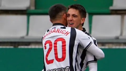 Calatrava celebra un tanto junto a Markanich Calatrava celebra un tanto junto a Markanich
