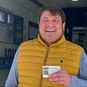 Vicente Pérez, lotero, con el número premiado Vicente Pérez, lotero, con el número premiado