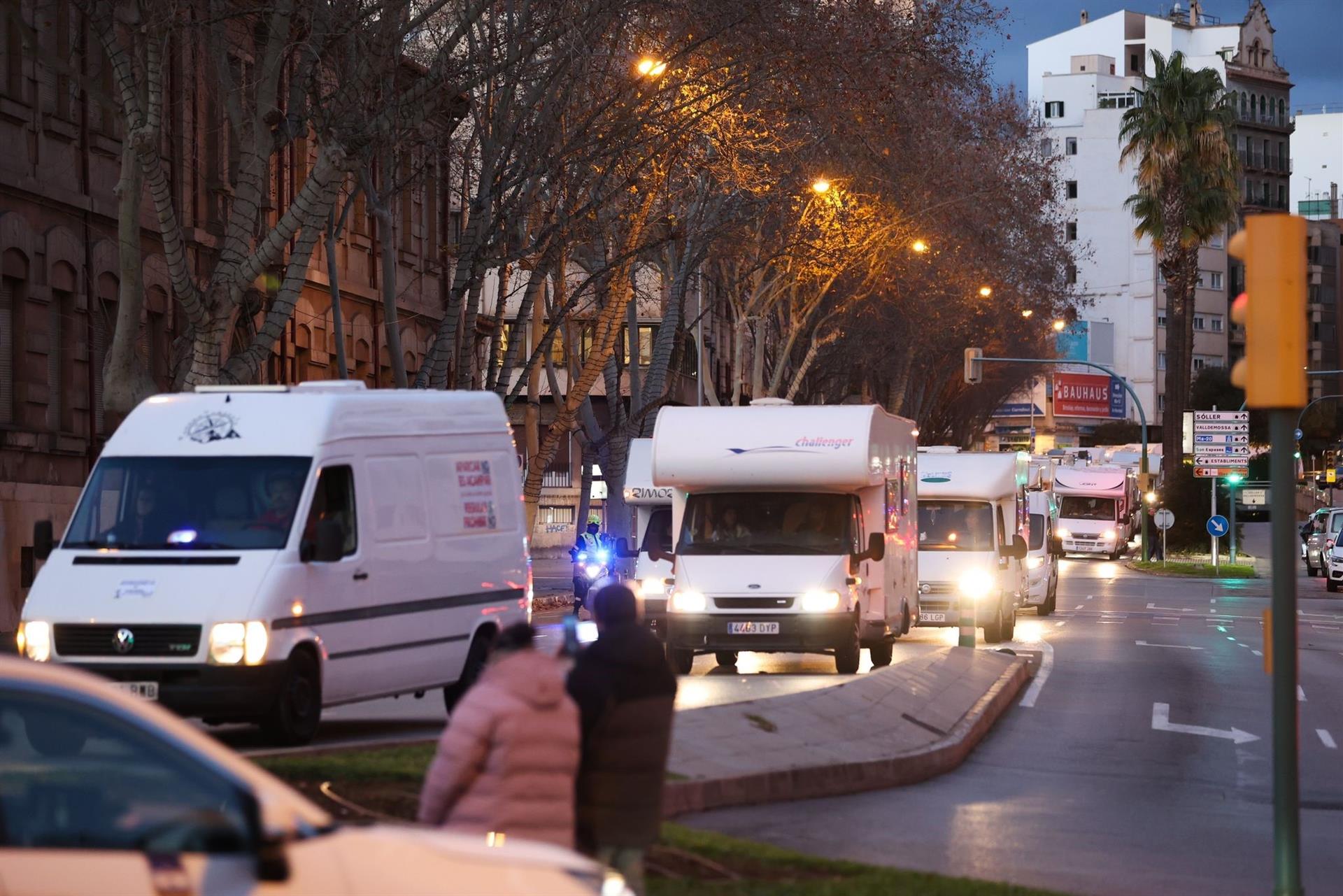 Palma: Marcha motorizada contra la limitación de autocaravanas como viviendas Palma: Marcha motorizada contra la limitación de autocaravanas como viviendas