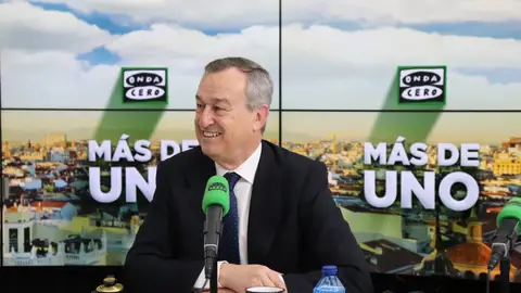 El Consejero Delegado de Banco Sabadell, César González-Bueno, durante una entrevista con Carlos Alsina en 'Más de uno' El Consejero Delegado de Banco Sabadell, César González-Bueno, durante una entrevista con Carlos Alsina en 'Más de uno'