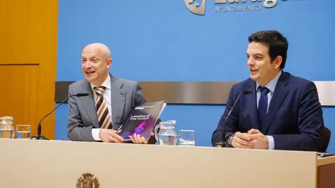 El consejero de Economía, Transformación Digital y Transparencia del Ayuntamiento de Zaragoza, Carlos Gimeno, y el investigador Alberto Jiménez Shuhmacher El consejero de Economía, Transformación Digital y Transparencia del Ayuntamiento de Zaragoza, Carlos Gimeno, y el investigador Alberto Jiménez Shuhmacher