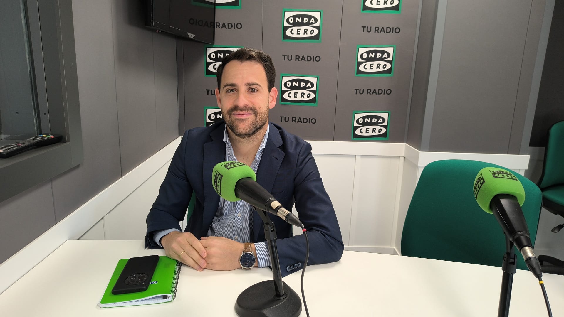 Reducción de la jornada laboral: ¿Solución o problema? Reducción de la jornada laboral: ¿Solución o problema?