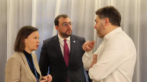 Adrián Barbón defiende en Estrasburgo a la industria asturiana Adrián Barbón defiende en Estrasburgo a la industria asturiana