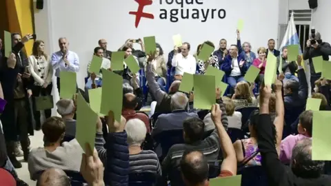 Asamblea de la formación Roque Aguayro (Gran Canaria) en donde se decide salir de Nueva Canarias Asamblea de la formación Roque Aguayro (Gran Canaria) en donde se decide salir de Nueva Canarias