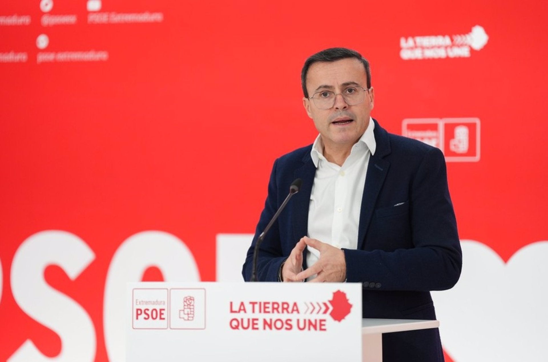 Gallardo muestra su "absoluto respeto" a la renuncia de David Sánchez y lamenta que "se va un gran profesional" Gallardo muestra su "absoluto respeto" a la renuncia de David Sánchez y lamenta que "se va un gran profesional"