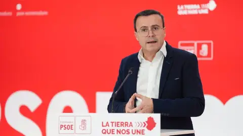 El secretario general del PSOE de Extremadura, Miguel Ángel Gallardo, en rueda de prensa en Mérida El secretario general del PSOE de Extremadura, Miguel Ángel Gallardo, en rueda de prensa en Mérida