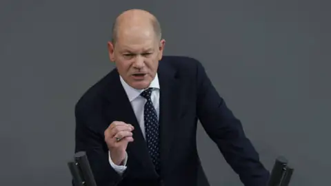 Olaf Scholz, el canciller en la cuerda floja tras un 2024 de caos político en Alemania Olaf Scholz, el canciller en la cuerda floja tras un 2024 de caos político en Alemania