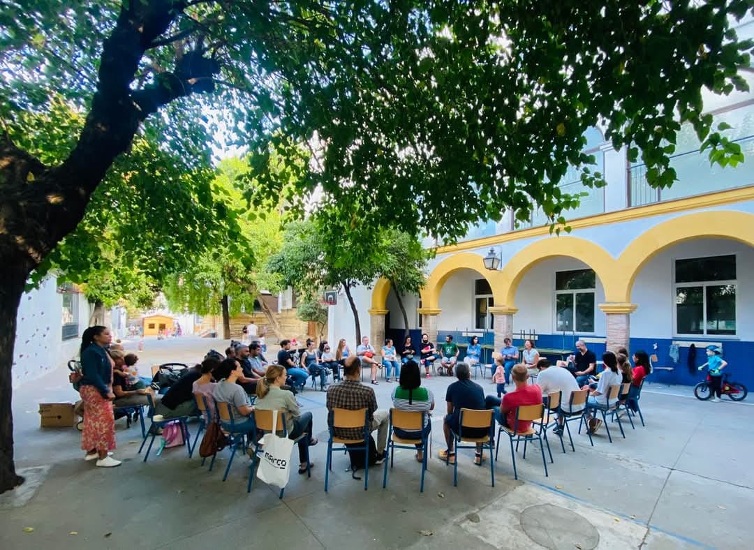 El pacto "antimóviles" para menores de 16 en el CEIP López Diéguez El pacto "antimóviles" para menores de 16 en el CEIP López Diéguez