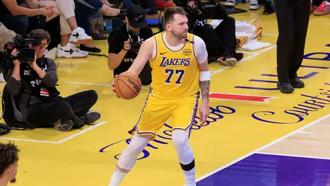 Doncic debuta con los Lakers: "Ha sido muy especial" Doncic debuta con los Lakers: "Ha sido muy especial"