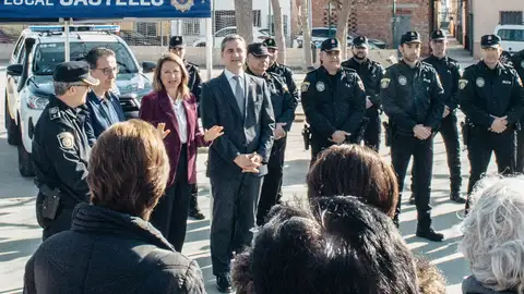 Begoña Carrasco presenta la nueva unidad de Policía de Barrios y Urbanizaciones de Montaña Begoña Carrasco presenta la nueva unidad de Policía de Barrios y Urbanizaciones de Montaña