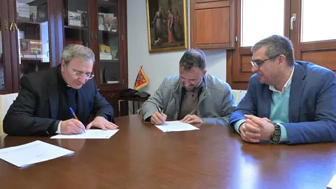 El Cabildo Catedral y la Federación de Peñas Cordobesas firman un convenio de colaboración El Cabildo Catedral y la Federación de Peñas Cordobesas firman un convenio de colaboración