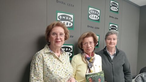 Nieves y Elisa de Manos Unidas en Castell&oacute;n, junto a la misionera Mar&iacute;a G&oacute;mez-Lech&oacute;n.