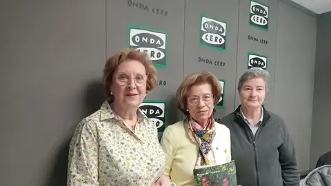 Nieves y Elisa de Manos Unidas en Castellón, junto a la misionera María Gómez-Lechón. Nieves y Elisa de Manos Unidas en Castellón, junto a la misionera María Gómez-Lechón.