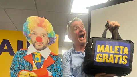 Ryanair llama "payaso" a Bustinduy en una campaña de vuelos baratos. Ryanair llama "payaso" a Bustinduy en una campaña de vuelos baratos.