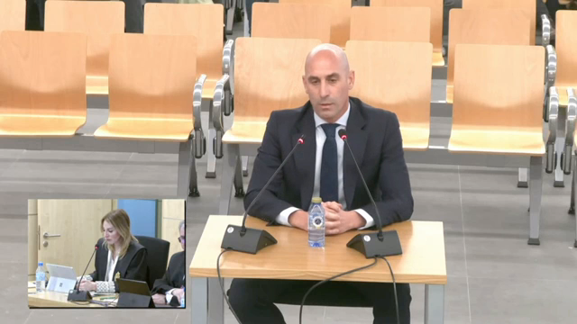 Rubiales defiende que el beso a Jenni Hermoso fue "totalmente" consentido: "Le pregunté 'puedo darte un besito' y me dijo 'vale'" Rubiales defiende que el beso a Jenni Hermoso fue "totalmente" consentido: "Le pregunté 'puedo darte un besito' y me dijo 'vale'"