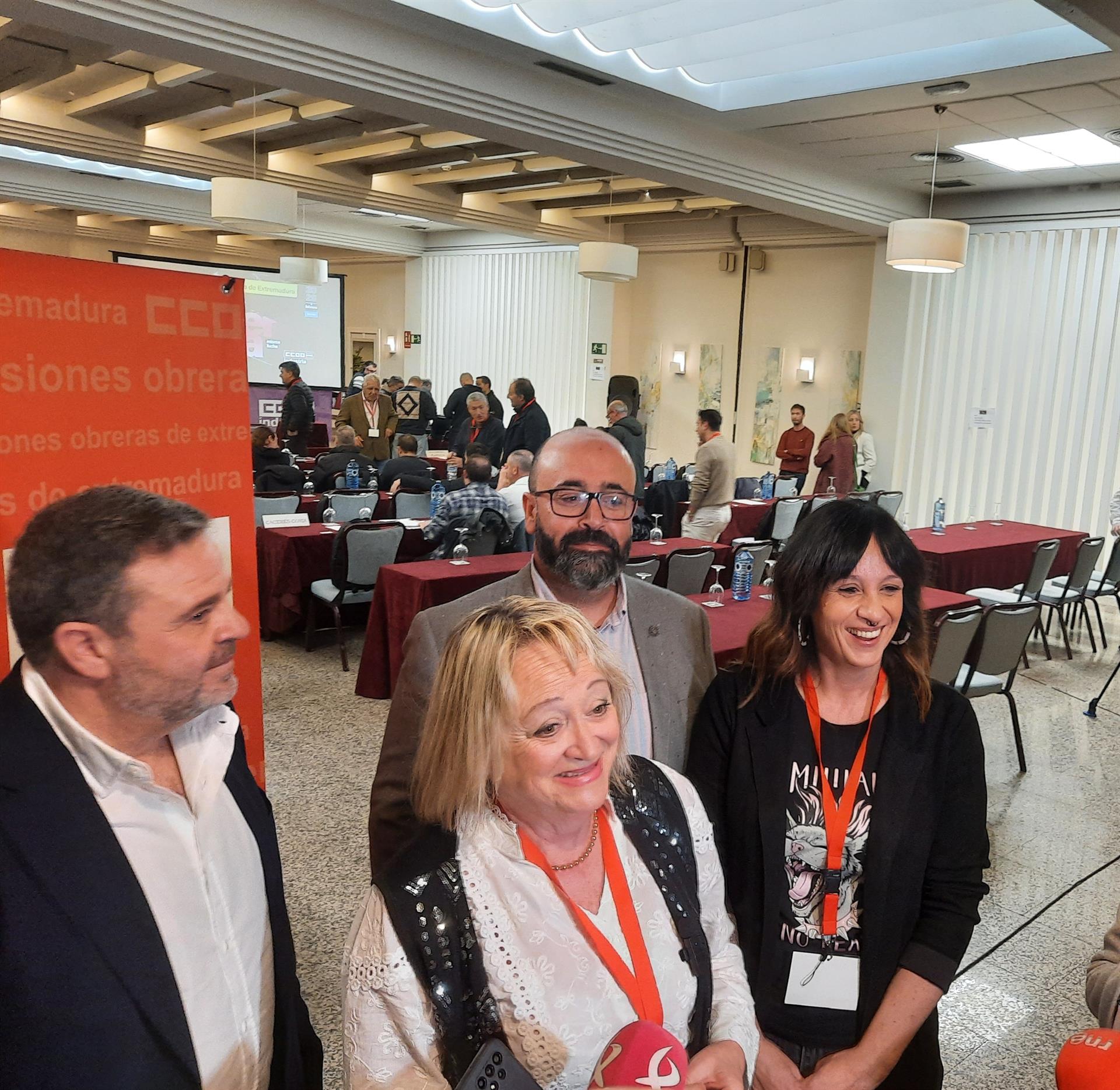 La Federación Estatal de CCOO Industria pide al Gobierno que acabe con el "juego de trileros" de la patronal en el SMI La Federación Estatal de CCOO Industria pide al Gobierno que acabe con el "juego de trileros" de la patronal en el SMI