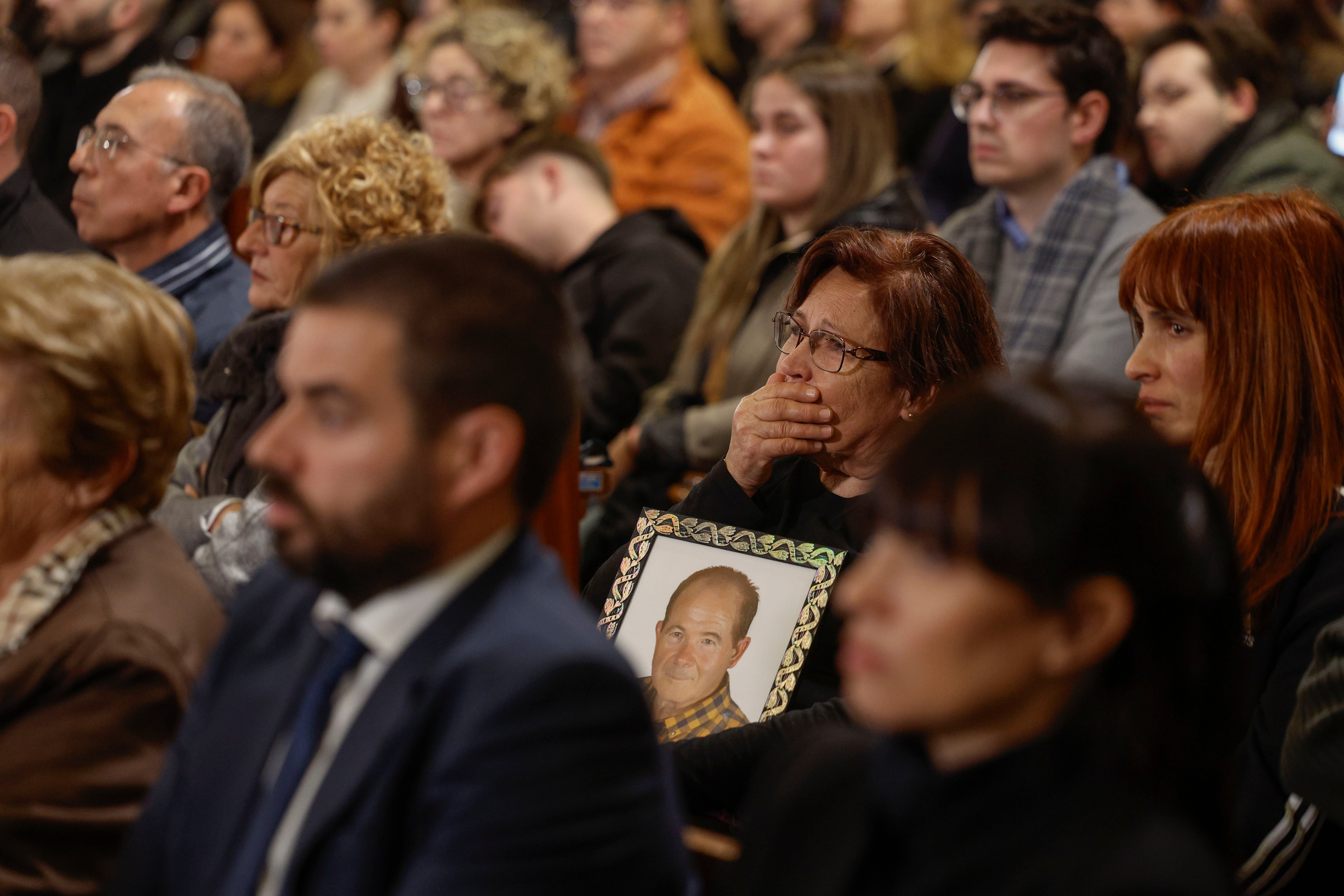 La juez encarga una valoración forense de los daños psicológicos que han sufrido los familiares de las víctimas mortales de la dana La juez encarga una valoración forense de los daños psicológicos que han sufrido los familiares de las víctimas mortales de la dana