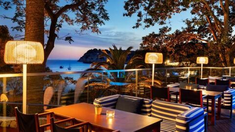 Una terraza de un restaurante en Menorca. 