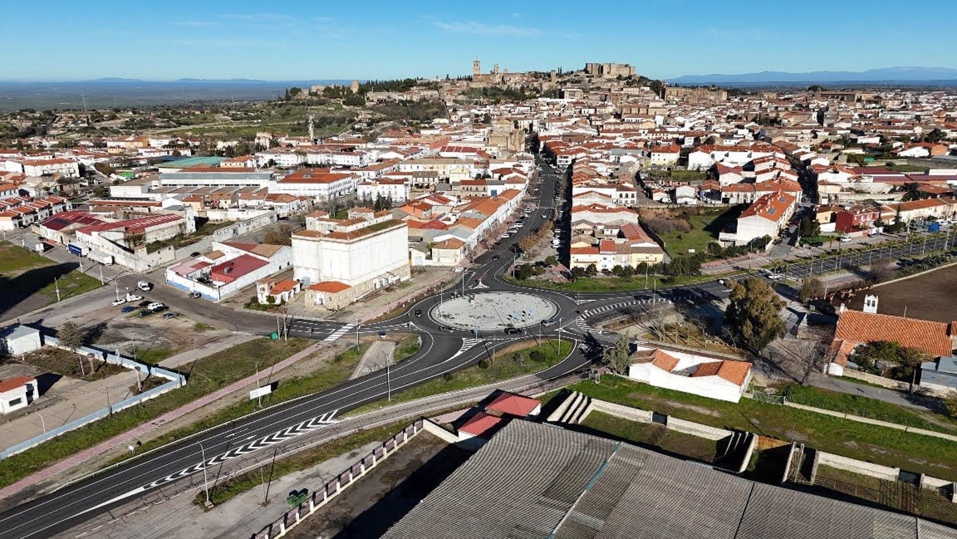 Finalizan las obras para adecuar al paso de peatones tres kilómetros de la N-5 y la N-521 en Trujillo Finalizan las obras para adecuar al paso de peatones tres kilómetros de la N-5 y la N-521 en Trujillo