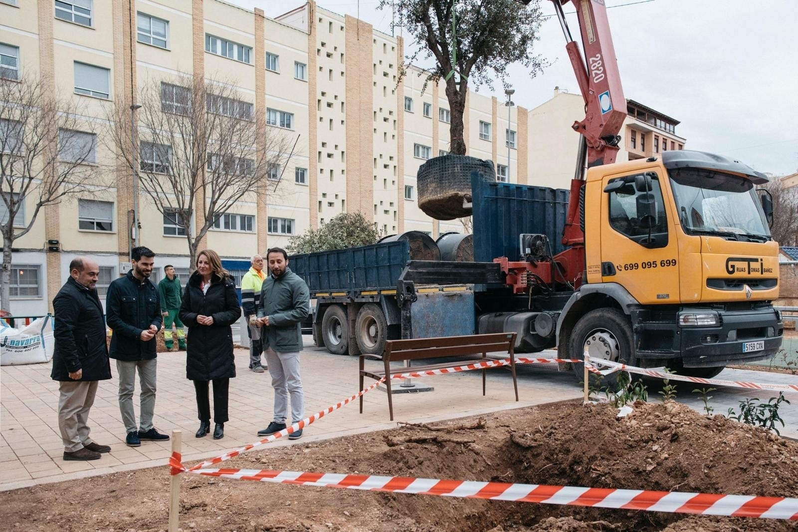 Castelló incorpora una treintena de árboles en la plaza Forn del Pla Castelló incorpora una treintena de árboles en la plaza Forn del Pla