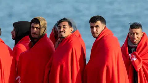 Migrantes rescatados por Salvamento Marítimo y trasladados hasta Lanzarote Migrantes rescatados por Salvamento Marítimo y trasladados hasta Lanzarote