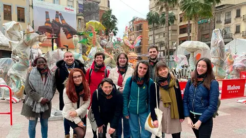 Voluntarios europeos en las Fallas Voluntarios europeos en las Fallas