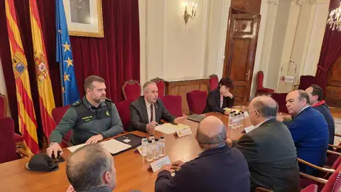 Organizaciones agrarias y Subdelegación de Huesca analizan la seguridad en el campo Organizaciones agrarias y Subdelegación de Huesca analizan la seguridad en el campo