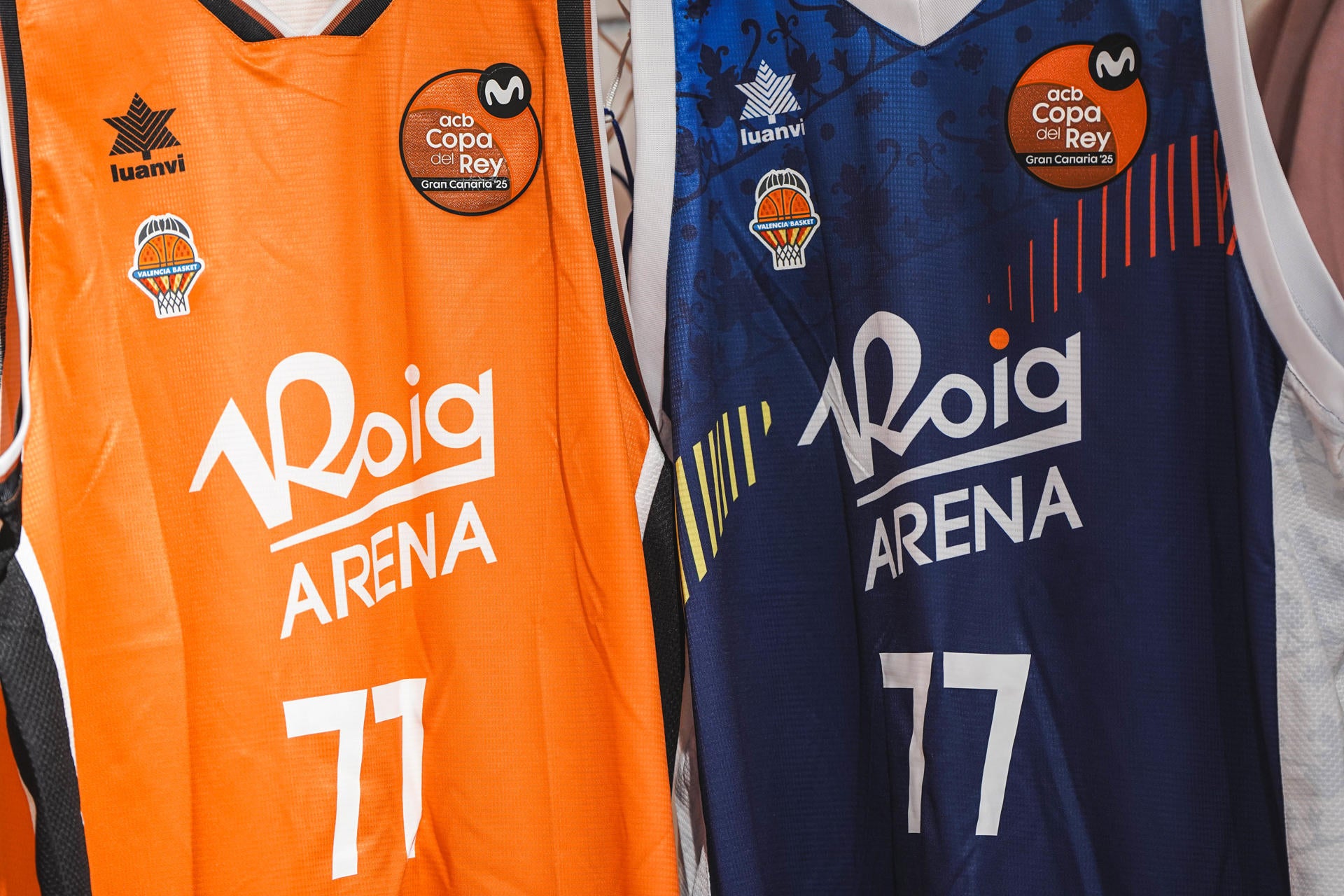 Valencia Basket cambia en su camiseta de la Copa la 'Cultura del esfuerzo' por el 'Roig Arena' Valencia Basket cambia en su camiseta de la Copa la 'Cultura del esfuerzo' por el 'Roig Arena'