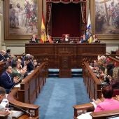 Imagen del pleno del Parlamento de Canarias en febrero de 2025