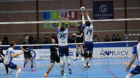 Cara y cruz para los equipos masculino y femenino del Servigroup Playas de Benidorm Cara y cruz para los equipos masculino y femenino del Servigroup Playas de Benidorm